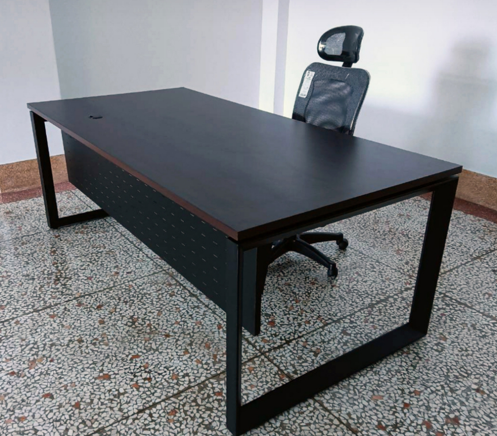 黑色木紋主管辦公桌