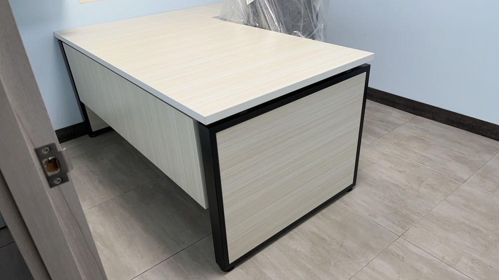 淺白木紋L型主管辦公桌